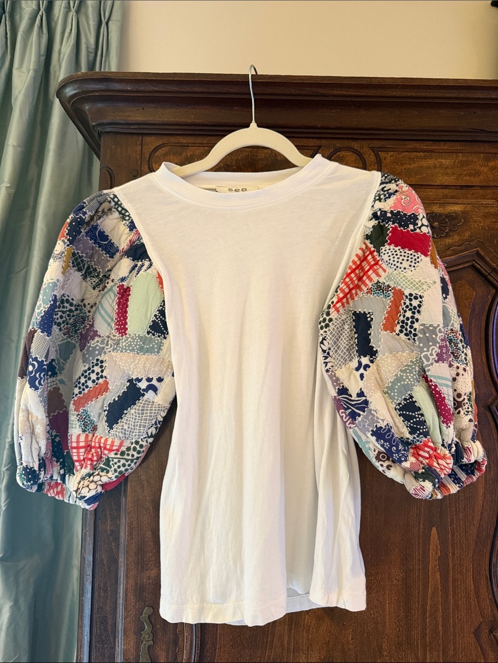 Sea White Tee with Multicolor Patchwork Puff Sleeves